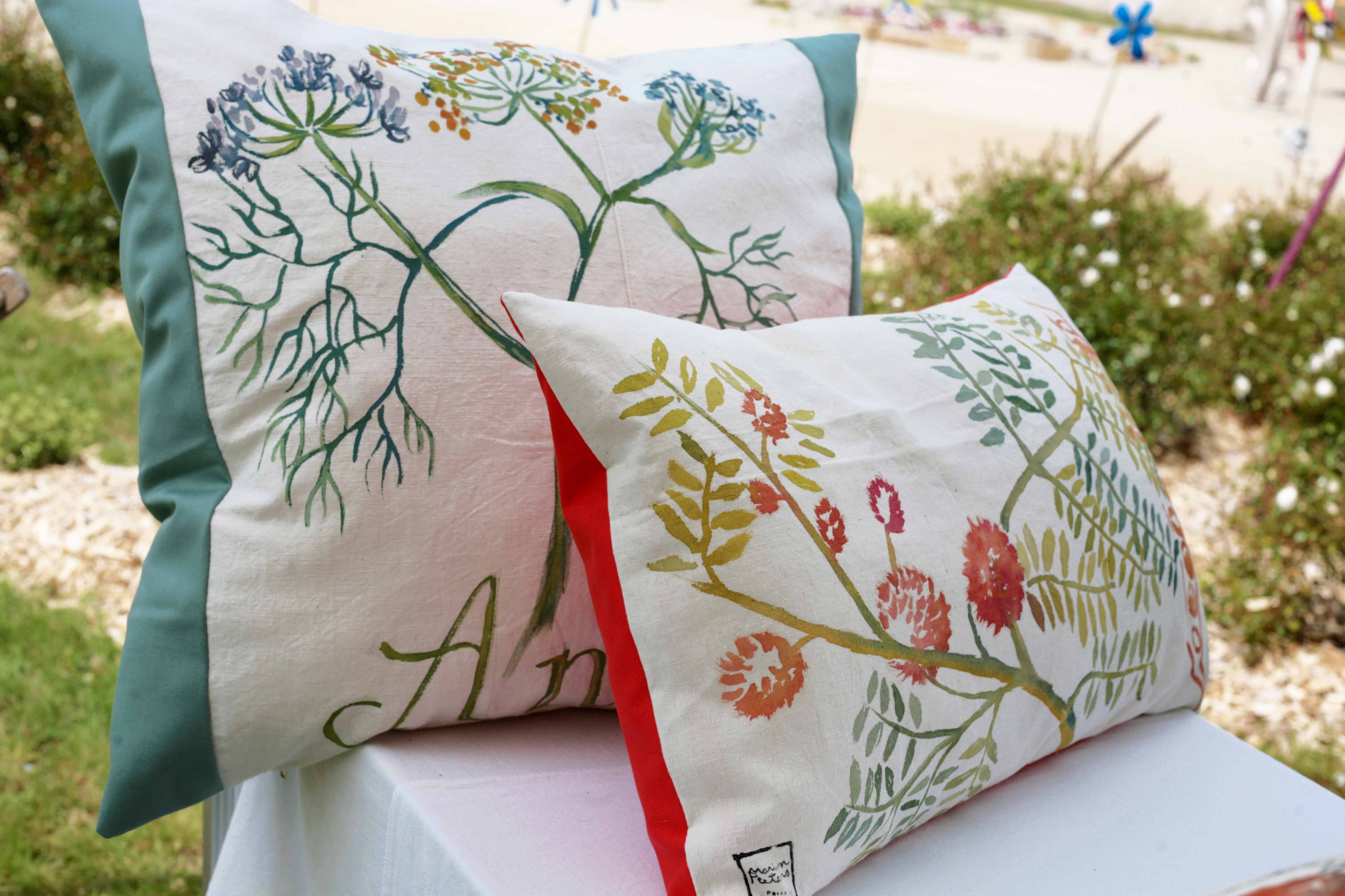 3c-#illustrationcoussin#madeinnantes #drapsanciens#illustrationtextile#marionpeetersillustration#peintmain#botanique#faitmain#artisanatlocal#shoppingresponsable#fetedesplantes#artisanatfrancais#acheterlocal#upcycling